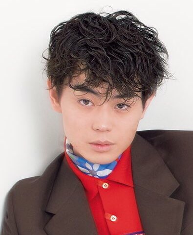 Twitter पर 羊 ぱっちりした目よりも切れ長で妖艶な印象の細い目が大好き いつも睨んでるみたいな目つきなのえっちだし 菅田くんは顔自体が ものすごく小さいから目が細くとも小さいとは全然感じないし艶っぽいんですよね あまりにも素晴らしいパーツの配置とバランス