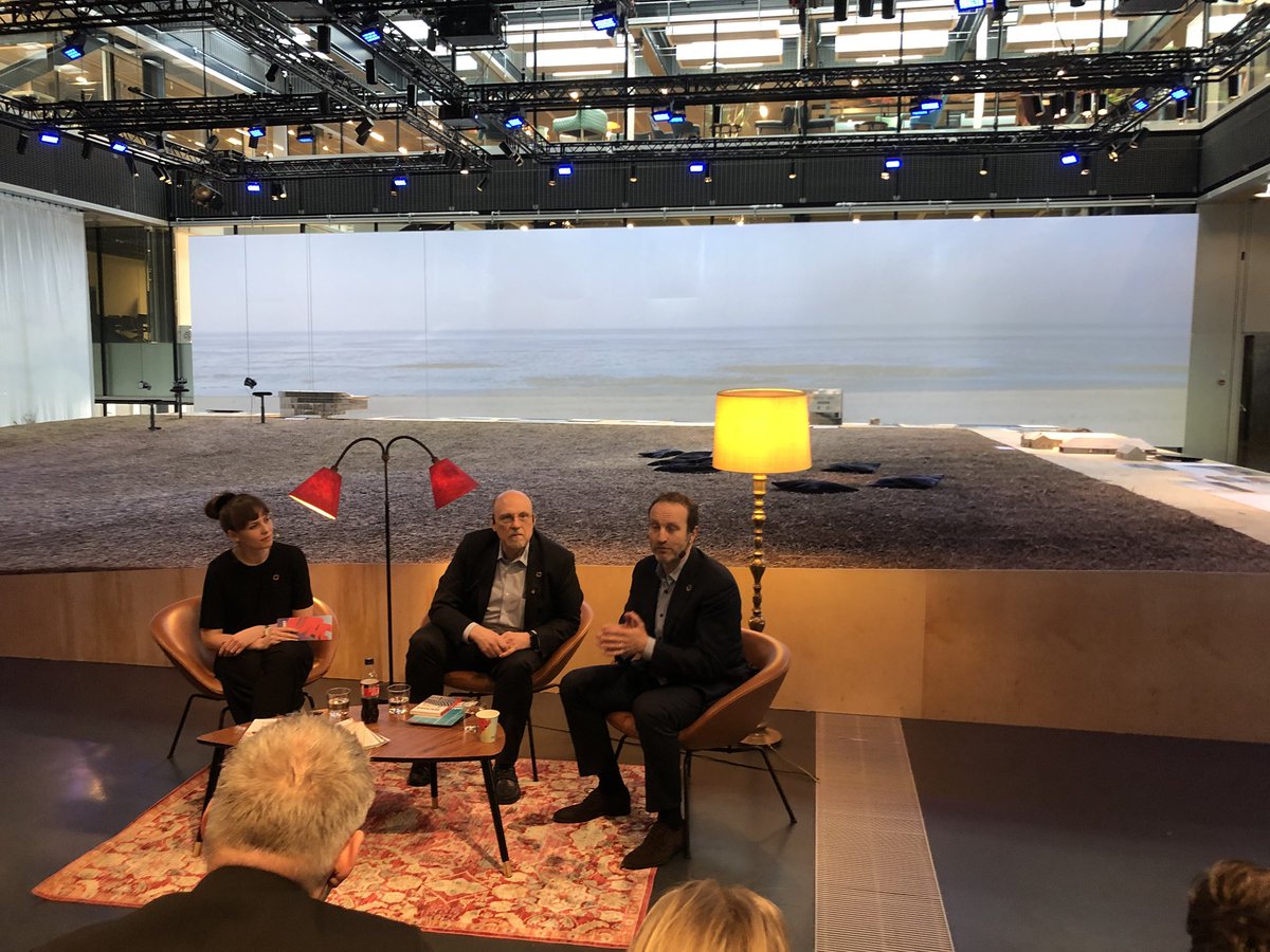annaharpsoe's tweet photo. "Hvis hele verden begynder at bruge Toiletpapir, som vi gør, så skal vi plante træer hele vejen fra Nordnorge til et sted mellem Frankfurt og München" fortæller @jesper3460 i debat om #verdensmålene med @martinlidegaard. Enighed om, at alle må løfte - også i dk  #morgenDAC https://t.co/6wcREcy014