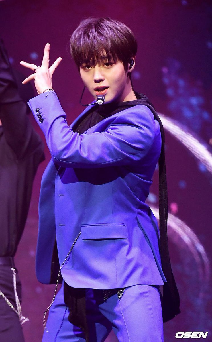 Wanna One 出身パク・ジフン、ソロアルバム「O'CLOCK」のショーケース