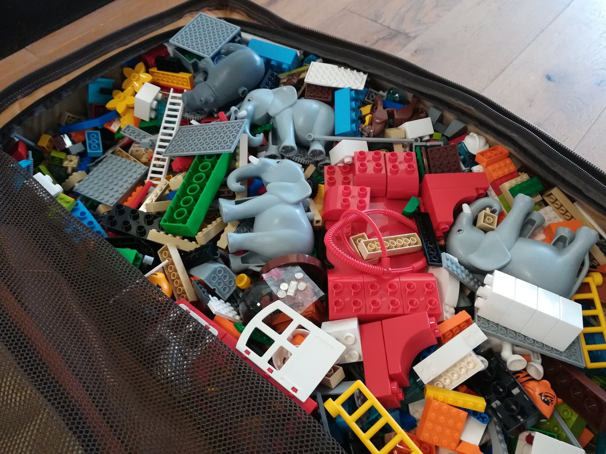 Ich freue mich <a href="/MGrassler/">Manuel Grassler</a> bei uns begrüßen zu dürfen, der heute eine #LegoSeriousPlay facilitator Workshop mit uns macht.
Ich freue mich! #lsp <a href="/dekradigital/">DEKRA DIGITAL</a>
<a href="/DEKRA_Konzern/">DEKRA</a> #change