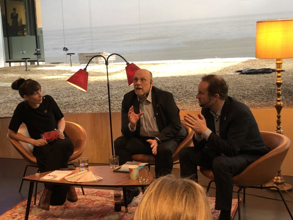 annaharpsoe's tweet photo. "Gør debatten nærværende, se på hvordan du indretter dit liv og tal med de unge" siger @jesper3460 "Hjælp med at starte debatten og drop dine oversøiske flyrejser" svarer @martinlidegaard på spørgsmålet om, hvad man selv kan gøre for at bidrage til #FNsverdensmål #morgenDAC https://t.co/hQqGXGdCpq
