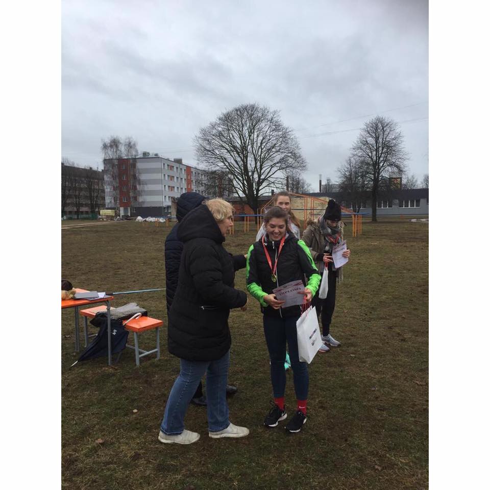 Signei Vilhovikai un Matīsam Čudaram medaļas Latvijas Ziemas čempionātā šķēpa mešanā! salaspilssportaskola.lv/jaunumi/signe-…