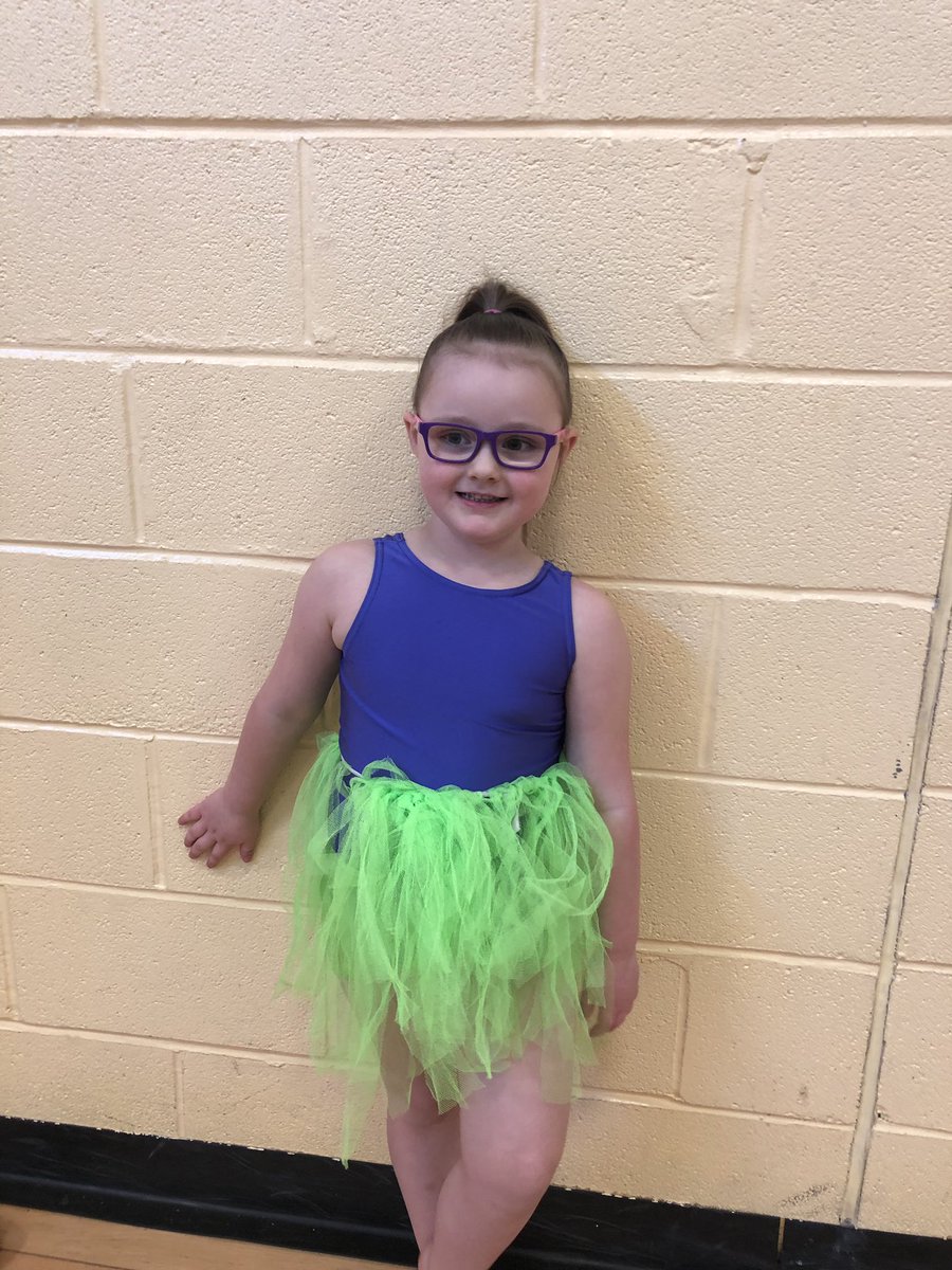 MhairiMcMillan's tweet photo. Super proud of my baby girl on her gymnastics show she was amazing #proumum #takingafterherbigsister https://t.co/11aLkt8wFW
