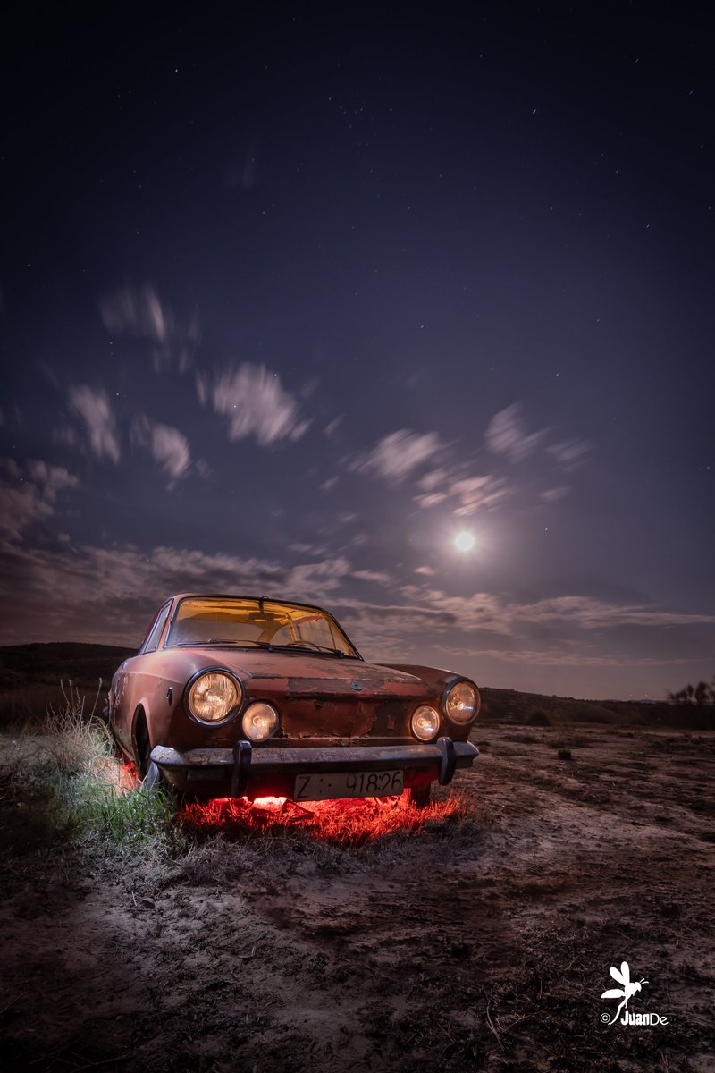 juanderr450's tweet photo. Noches en vela. Seat 850 Sport coupé.#nikon #nikod500 #nocturnas #juanderr #juande #amimanera #abandonado #iluminando #lightpainting #madrid #paisaje #landscape #noche #night https://t.co/xH4QyqKQYP