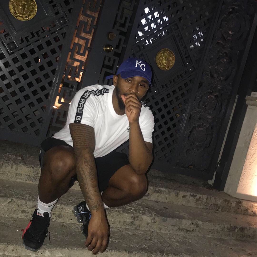 SaucedupSavy's tweet image. OFF Whites on a OFF Night ❄️ #versace #southbeach #eeeee