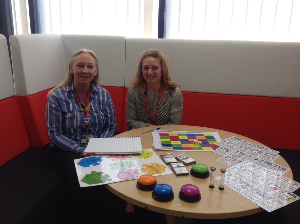 AspiringTLA's tweet photo. 10minute Take Aways #aspire @bbcollege staff sharing quick wins to refresh lesson content. https://t.co/4LA1gUGRXu