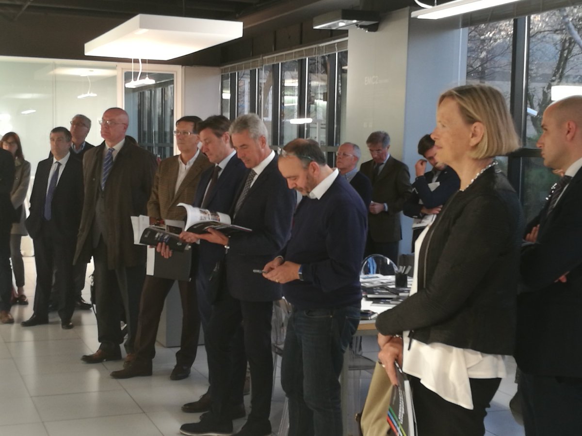 confindustriava's tweet photo. Presentato il libro “Le imprese per gli studenti del territorio”, creato con il contributo delle aziende che hanno aderito alla nona edizione varesina del Pmi Day 2018 #pmidayvarese https://t.co/SyXRpHykIe