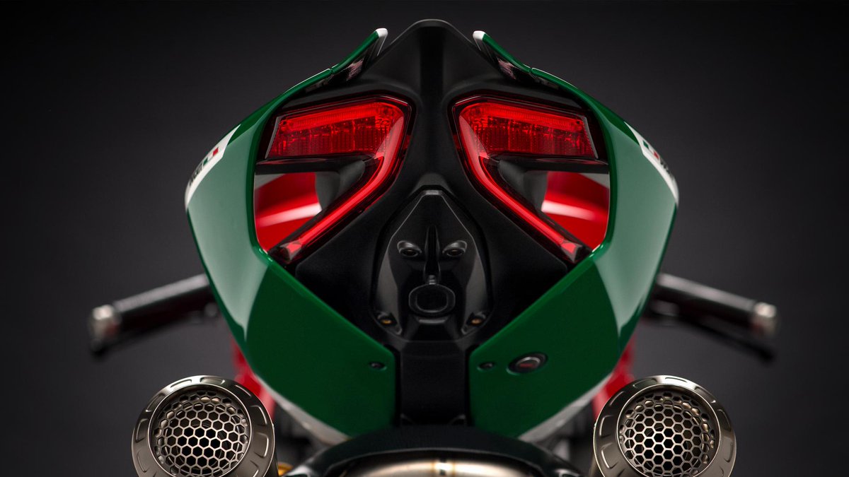 1299 Panigale: the object of desire of every motorcycle enthusiast. 

Discover more: ducati.com/ww/en/bikes/pa…