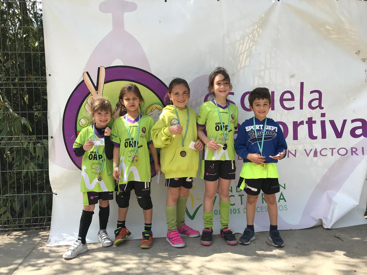 ED_FundacionSMV's tweet photo. 🏅 #COLABORADORES | #10HorasdeDeporte

Queremos agradecer a @BaseSantaGema1 su participación y colaboración, un año más en las #10horasdeDeporte en #Familia de @fvictoria_es. ¡¡A todos los ganadores les encantaron sus premios!! 😊

#SomosEscuelaDeportiva https://t.co/AgnBbT4B6H