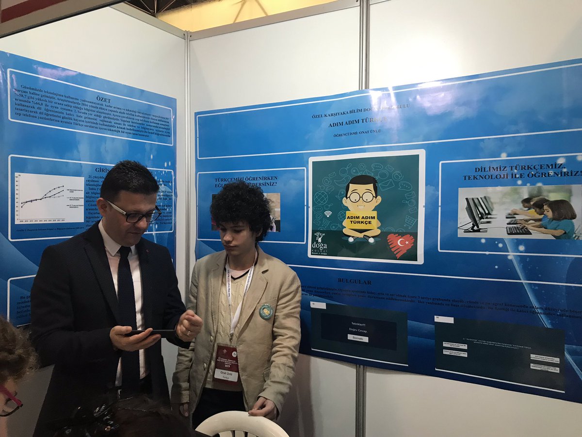 Değerli Kıvanç Hocamız, Tübitak Bölge Standında bizi ziyaret ederek desteklerini esirgemedi. Proje sahibi öğrencimizle “Adım Adım Türkçe” oyunumuzu oynayıp eğlenceli dakikalar geçirdi. <a href="/KvancBarlas/">Kıvanç Barlas 🇹🇷</a> <a href="/coskunfrt13/">Coşkun Fırat</a> <a href="/meltemturker_/">Meltem Deniz</a> <a href="/GulbinBeyaz/">Gülbin Beyaz Kaldan</a> <a href="/YildirimHurihan/">Hurihan Yıldırım KURTARAN</a>