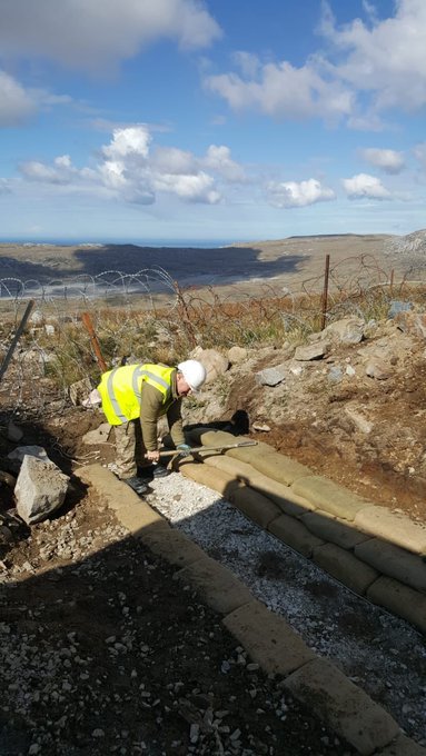 There is quite a bit of science and engineering behind sandbags but principles remain fairly simple, don't overfill, lay in a bond like bricks, tamp down, tie in and slope back. As shown by Sgt K a reserve soldier from ⁦170 Works Group here, an artist beyond compare/15