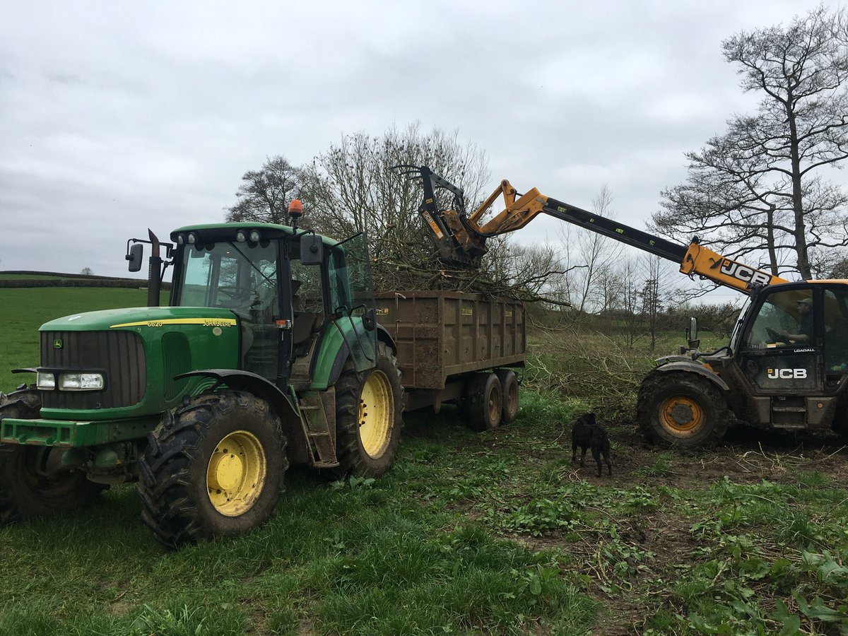 AdamJC820's tweet photo. Clearing brash with the #johndeere #6620 #jcb #marshalltrailers https://t.co/MwmIlEKkdV