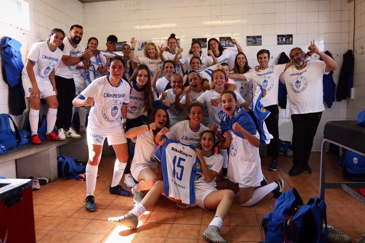 esRadioBaleares's tweet photo. No te pierdas la entretenida tertulia de @esRadio971 con #MVidal, #CCirer y #SColl, que en la última, hablando de #política y #fútbol, felicitaron a la capitana del @atleticbalears, @marinatugores, y al entrenador del equipo,@javi_herreros, por su ascenso https://t.co/oRzXx6i11j https://t.co/c2B3bPXtNP