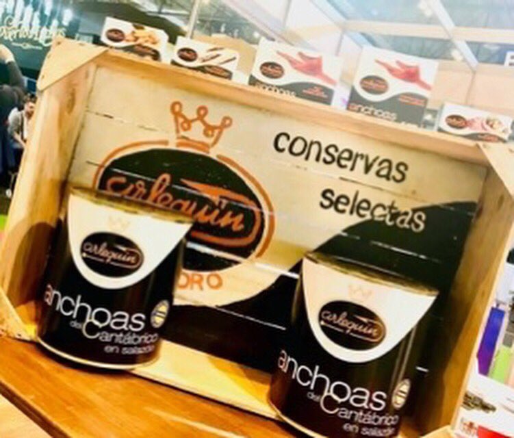 Nuestra caja de "Conservas Selectas", una joya de más de 50 años restaurada al estilo vintage, que originalmente, en los tiempos en los que la anchoa maduraba en barriles de madera.. #ConservasArlequin #conservas  #alimentacionsaludable #foodie #foodspain