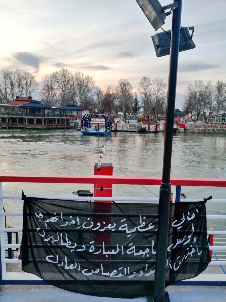 AliBaroodi's tweet photo. A Mosuli mother put this on FB:
"My little daughter tells me every night before going to bed, let's leave #Mosul. We don't want to die drowning."
#MosulFerrySinking https://t.co/I4HYahMqcL