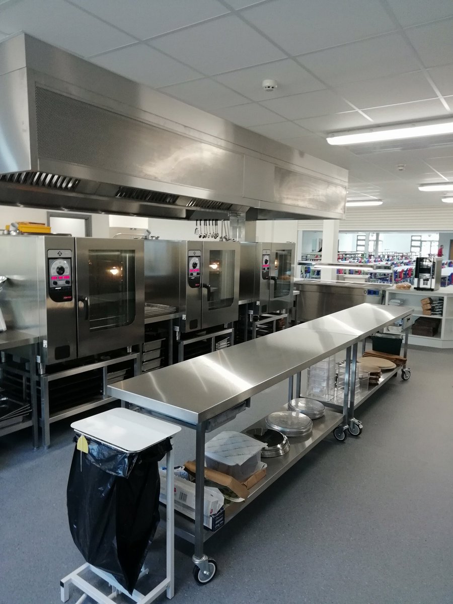AbmCardiff's tweet photo. Staff training at Cardiff West High School
Stunning kitchen!!!! 😲 https://t.co/uztXv9Ofuo