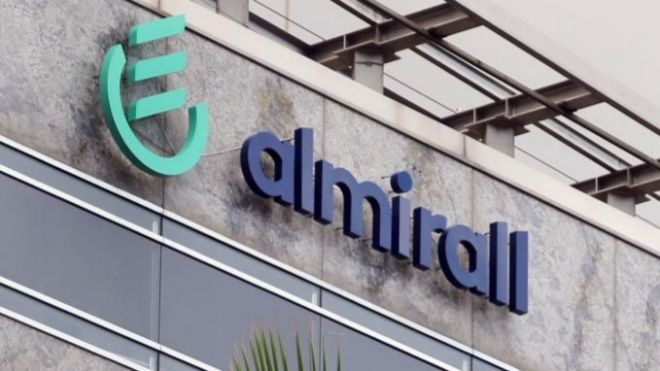 biocat_bioregio's tweet photo. 🗞️ #Almirall signa un acord d'investigació amb #HitGen per desenvolupar nous compostos per a la dermatitis atòpica, via @finanzascom ➡️ https://t.co/CPKVCOGC7W https://t.co/luKuY6xkJT