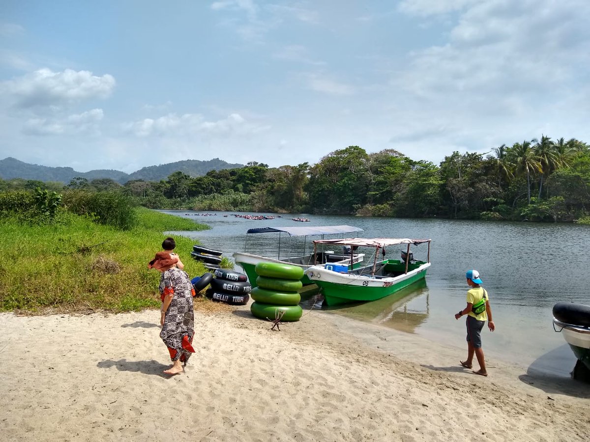 gocolombiasm's tweet photo. En #Taironaka #RioDonDiego Grupo de Médicos Alergólogos disfrutando de esta Maravilla Natural 💕😎 #GoColombia #YoVoy #ColombiaTravel #Turismo https://t.co/pvLOHnSoOI