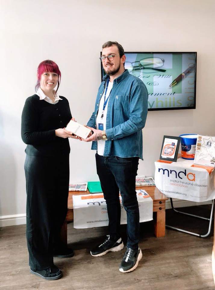 #O2Bridlington have kindly donated a phone to <a href="/Murrayhills/">Murray Hills</a> for thier motor neurone disease raffle #supportinthecommunity #Bridlington