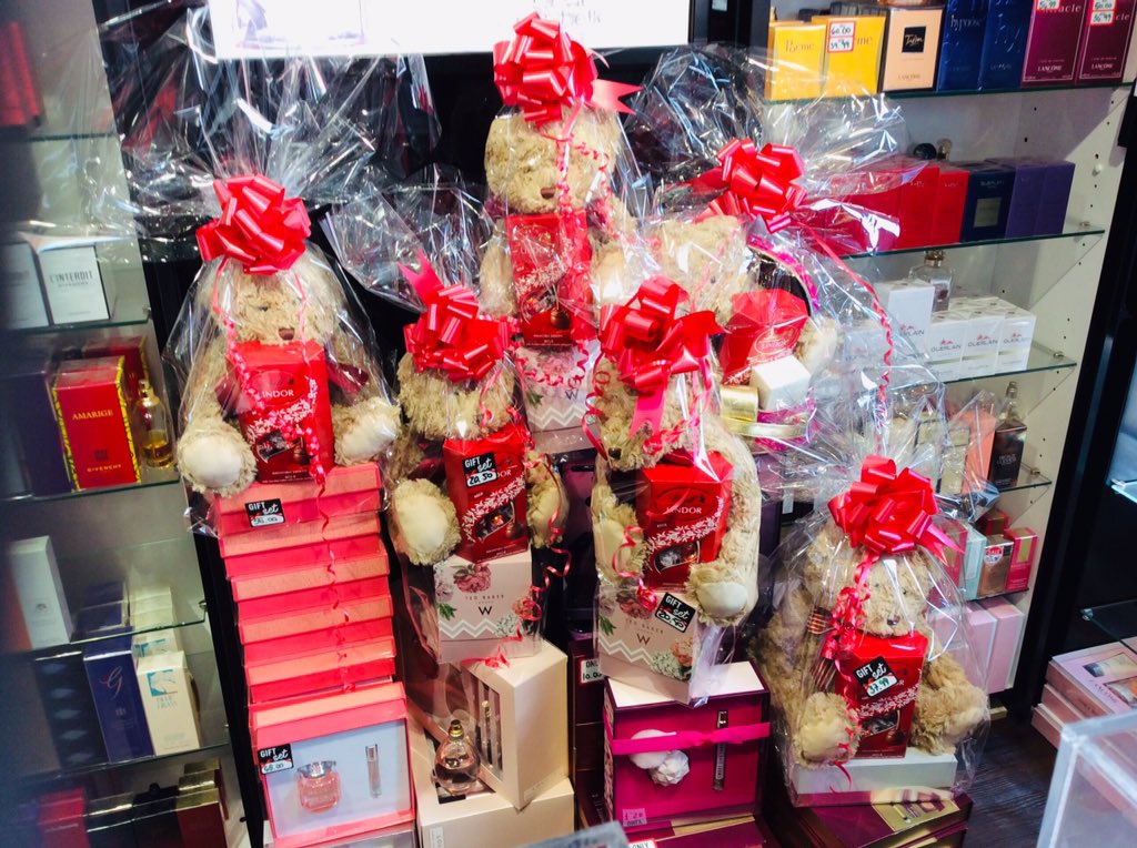 TpsPeckham's tweet photo. Mother’s Day time at the @TPSPeople 😻😻😻😻😻@KimLangleyTPS @michelle_tyson1 @CopelliPaolo https://t.co/k5f6iLRsfb