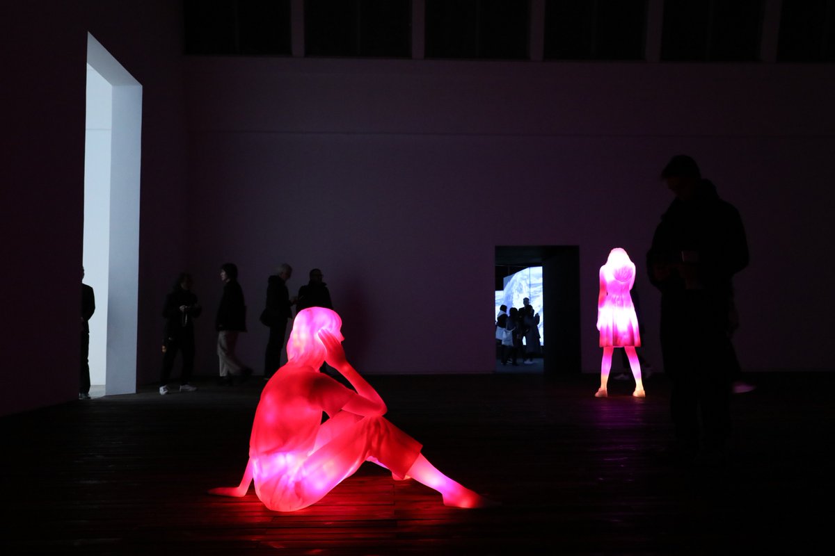 Faurschou_'s tweet photo. The first solo show by Doug Aitken in mainland China is now open at #faurschoufoundation in Beijing. The show presents three artworks by #dougaitken: ’New Era’, ‘3 Modern Figures (don’t forget to breathe)’, and ‘Crossing the Border’. On show until August 4. https://t.co/vZgedU43px