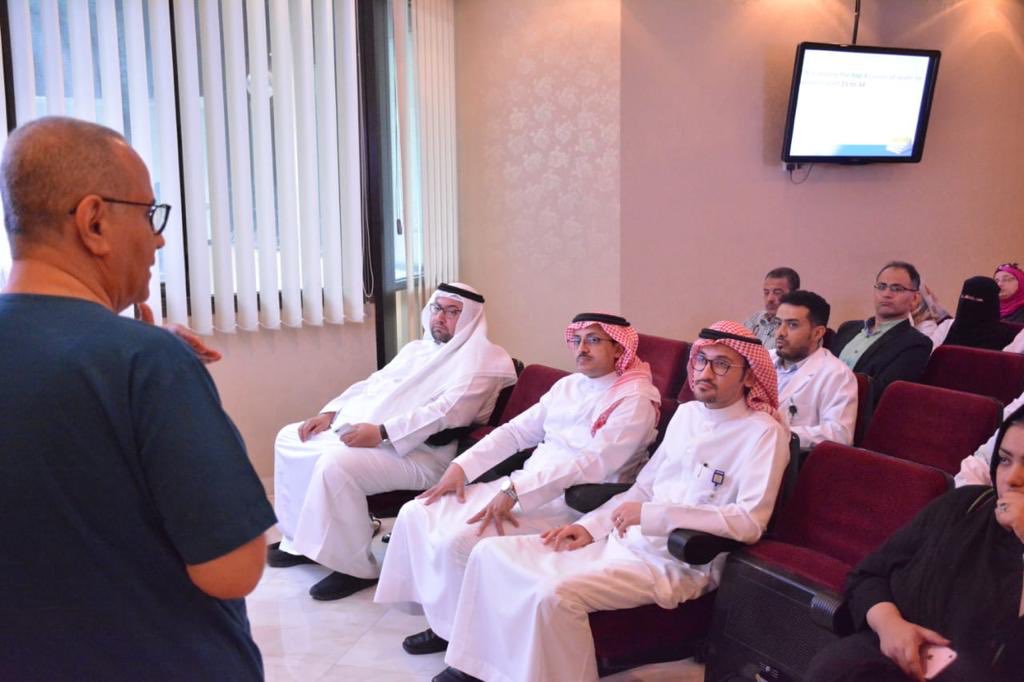 Jeddahhealth's tweet photo. #مستشفى_الملك_عبدالعزيز  بجدة يفعل #أسبوع_البيئة والذي اشتمل على التعريف بالمراقب الصحي بالمستشفى واهمية في تطبيق اعلى معايير الجودة للحفاظ على بيئة صحية وآمنة https://t.co/WLERFNIi3f