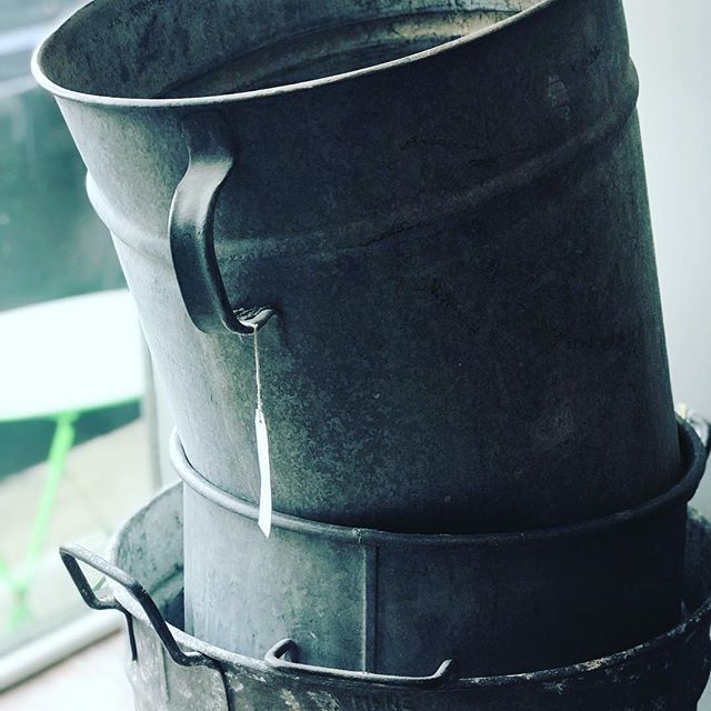 h_jabode's tweet photo. Spring is here - time to get in the garden! Lovely vintage galvanised pots + hand-turned Victorian clay pots @hamerton_jones 
#getinthegarden #gardenpots #greenthumb #springishere https://t.co/qbe7GH8Abz https://t.co/Jc0qaaKl5X