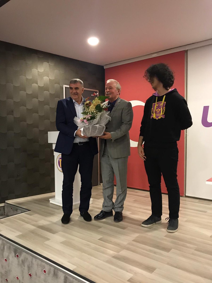 SAKARYA UĞUR OKULLARI KAMPÜSÜ (@sakaryaugurokul) on Twitter photo Okulumuz kariyer günleri etkinliklerinde Sakarya Büyükşehir Belediye Başkanı <a href="/ZekiTocoglu/">Zeki Toçoğlu</a> okulumuzu ziyaret ederek, 12. Sınıf öğrencilerimizle deneyimlerini paylaştı. Öğrencilerin sorularını cevaplayarak verimli bir söyleşi gerçekleştirdi. Kendisine çok teşekkür ederiz. Okulumuz kariyer günleri etkinliklerinde Sakarya Büyükşehir Belediye Başkanı <a href="/ZekiTocoglu/">Zeki Toçoğlu</a> okulumuzu ziyaret ederek, 12. Sınıf öğrencilerimizle deneyimlerini paylaştı. Öğrencilerin sorularını cevaplayarak verimli bir söyleşi gerçekleştirdi. Kendisine çok teşekkür ederiz.