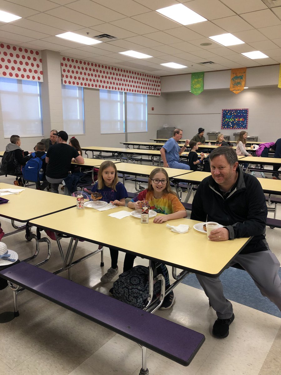 PBSD_FoodDept's tweet photo. Breakfast was great for Pivik Dads today! #DonutswithDads #plumfamily @pbsdsupt @MrsGestrich @THalasowski https://t.co/5w2I9zailP