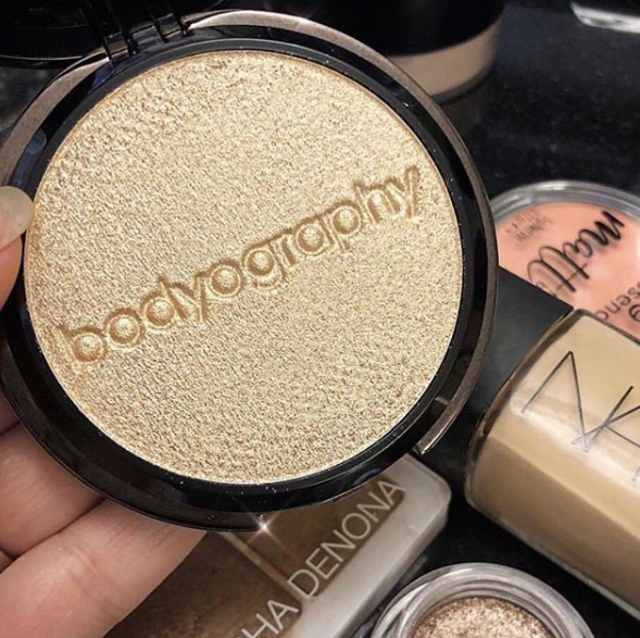SallyMexico's tweet photo. ¡Tenemos una nueva promoción en nuestra línea de maquillaje #Bodyography ⭐
¡Durante Marzo 2019 compra 1 y llévate el segundo con el 70% de descuento! 😍
(También aplica en sucursal) 🏢 💕
https://t.co/9xdjxA4WKH https://t.co/zzxBmxH03H