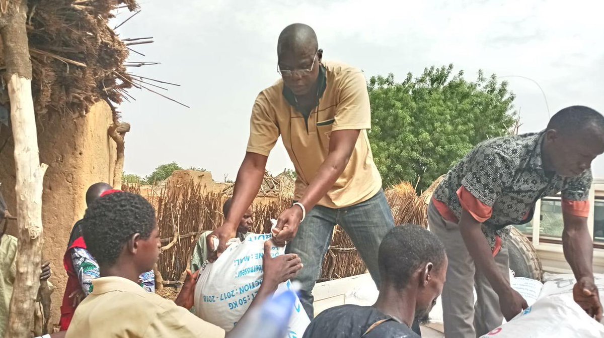 UNOCHA_fr's tweet photo. Attaque d'#Ogossagou au #Mali: les acteurs humanitaires sont sur place pour évaluer les besoins et fournir une aide d'urgence aux personnes touchées

📢Toutes les informations sur la situation/la réponse en cours dans le #flash @OCHA_Mali:

👉https://t.co/RDiOr5eB2v https://t.co/BROZxh1FtQ