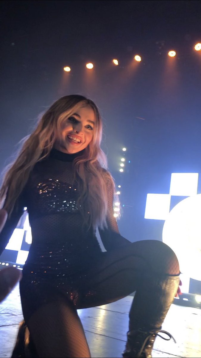 singularshows's tweet photo. photos from the Los Angeles Show (25th March) ✨✨✨ https://t.co/OTVgMRbC7b