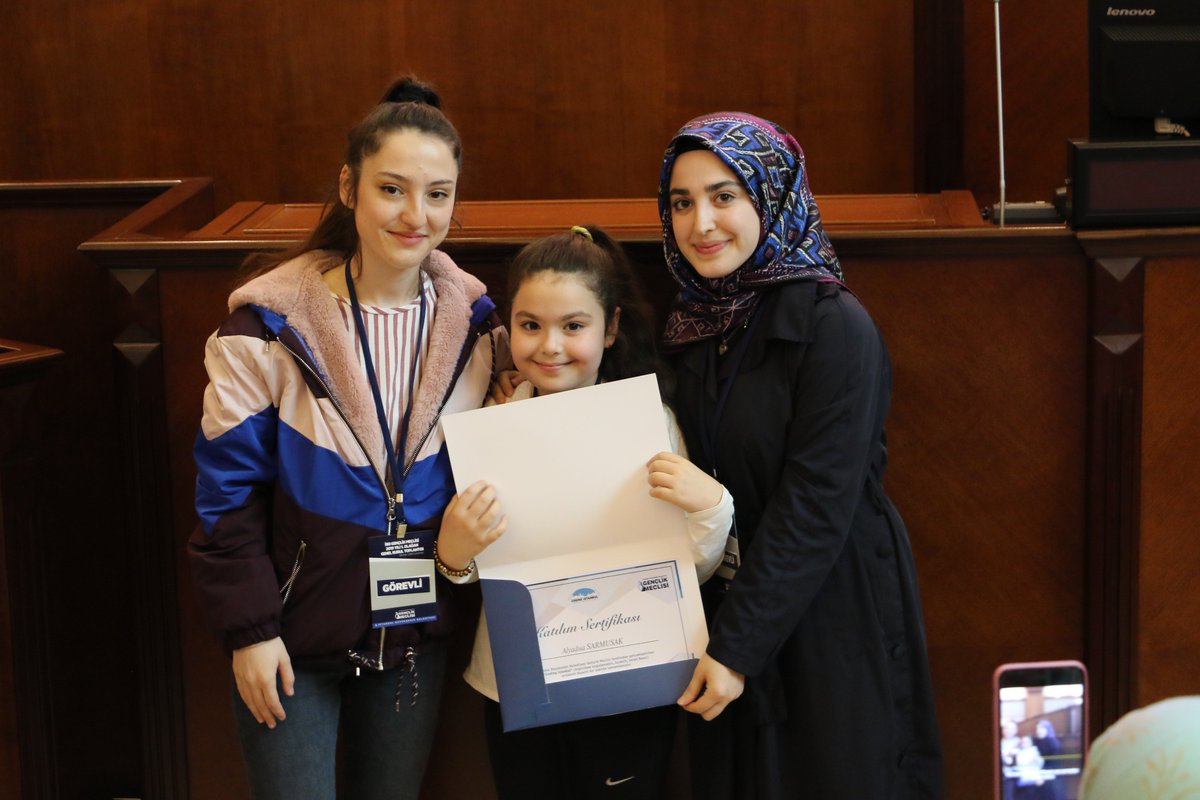 Mezuniyet törenimiz ve mutlu mezun coder'larımızla... Başarılarınız katlanarak devam etsin gençler 🥰👩‍💻👨‍💻🎓🎉