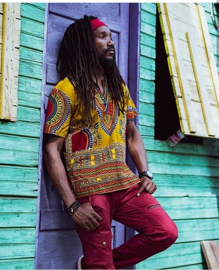The_Malaika's tweet photo. π£ #backayardmagazine #repost from @BackayardMag (Scroll right for more images) π» #BAY25 is now fully out in stores. It is sometimes hard to explain how challenging it can be to actually profile reggae/dancehall superstars... https://t.co/bvwO8FlMYO https://t.co/QfQhoCzVfK
