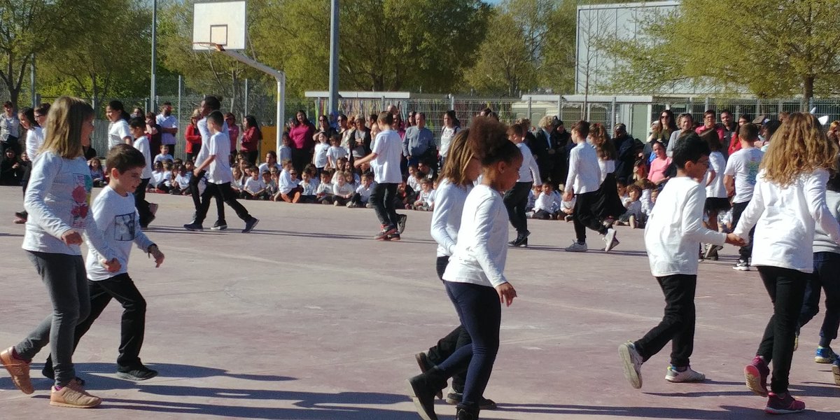 escolalledoner's tweet photo. #festabenvinguda #ikasbide #projecteintercanvi
Ballem #1r #2n #3r https://t.co/Ghv0QMAJrU
