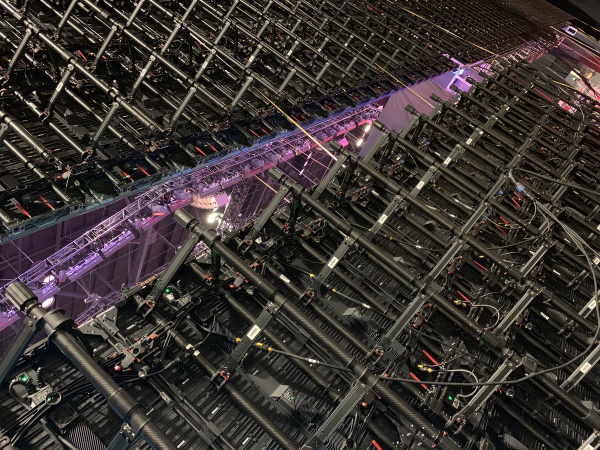 richtateav's tweet photo. Rows and rows of ROE CB5 going in today. #lmgbeyondtechnology #roecb5 #LED https://t.co/3jfUTdxBsT