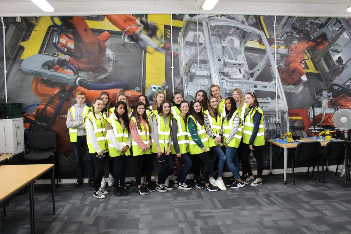 JLR_EBPC's tweet image. West Kirby GS visit @JLRHalewood Guides were excellent - really engaging &amp;amp; informative and focused on the topics we are currently covering at A level. @JLREducation @BMetC @Tomorrows_Eng