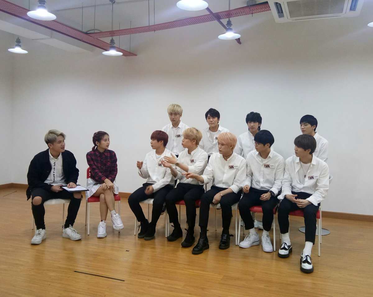 YiPin_Studio's tweet photo. @DIA_CRUNCH exclusive interview with ONFM. Curious about what they are talking about? Check out the interview on ONFM facebook page next Tuesday at 9.00pm. 😆
#DCRUNCH #D_CRUNCH #디크런치 #DCrunchinMY #DiamondStealerinMY #yipinstudio #onfm https://t.co/3I3uhH411c