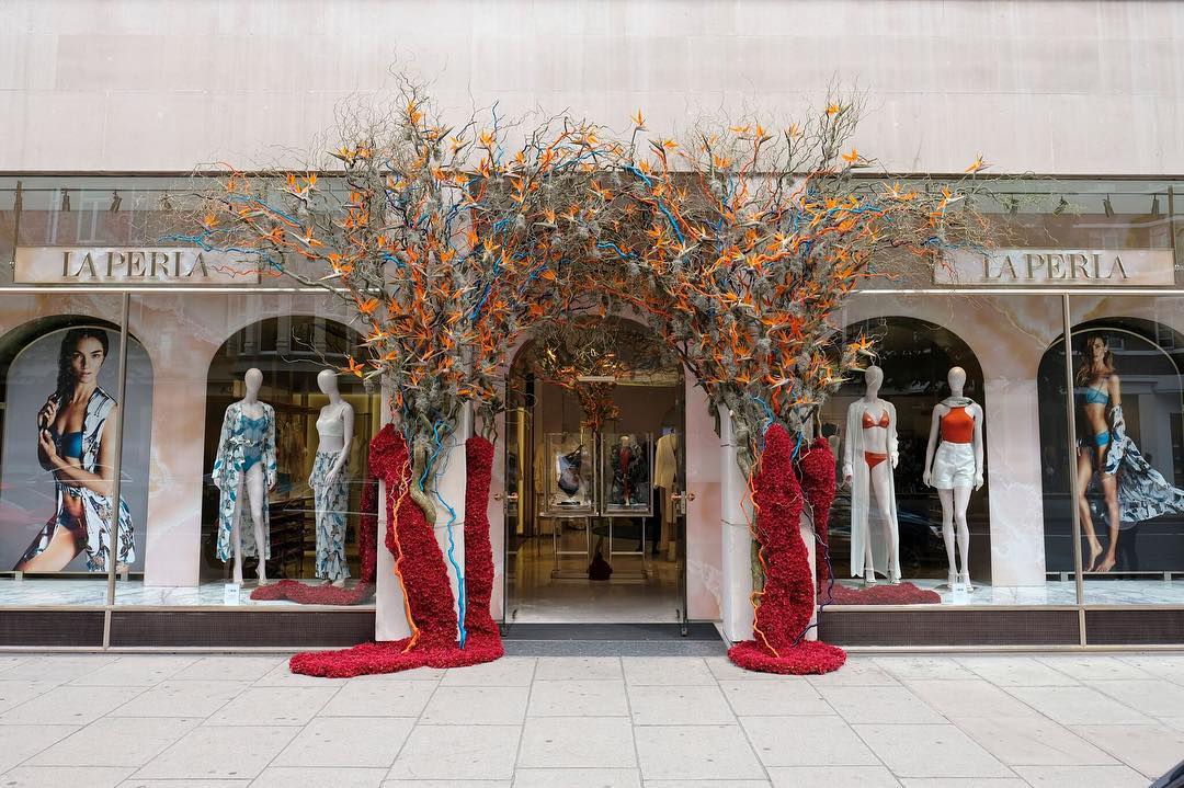 EMFDLondon's tweet image. The Chelsea in Bloom competition takes place every year. Shops compete around a set theme each year to win the coveted prize of best dressed shop which is judged by the RHS judges #FloralDesign #ChelseaFlowers #Inspiration