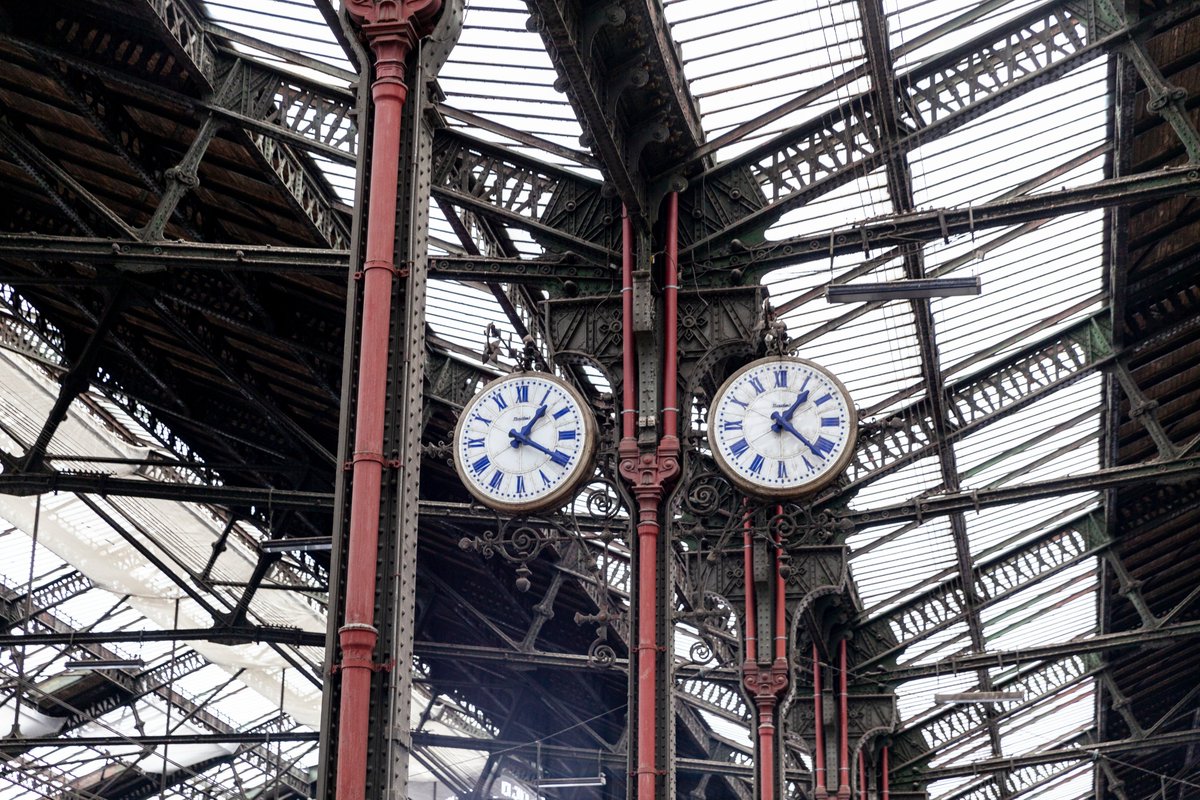 Actu_Transilien's tweet photo. [Bonne nouvelle] La semaine dernière, 93,1% des trains sont arrivés à l’heure (moyenne sur tte la journée &amp; ttes lignes) soit 11j à + de 90%, ce qui n’était plus arrivé depuis 2012! Une inflexion encourageante alors que de gros travaux sont en cours et que le flux de voyageurs ↗ https://t.co/QIiWNNzBuq