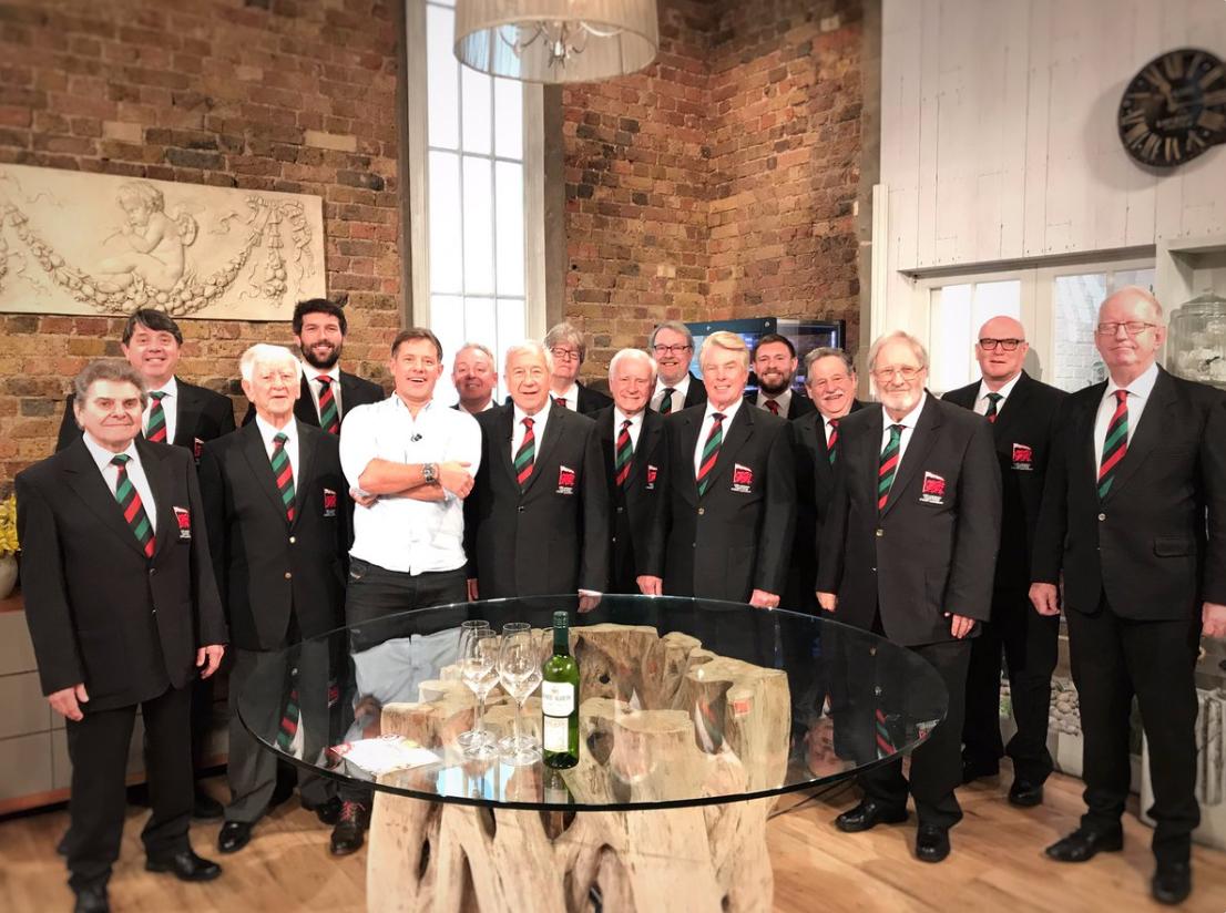 LondonWelshRFC's tweet photo. We are pleased to say @lwrfcchoir will be with us this Saturday.
On the back of a VERY busy couple of weeks hanging out with @SaturdayKitchen @Brynwchef & @JohnBishop100 We are happy they have time for us 🎶 https://t.co/6jlAXOwx96
#LondonWelshRugby #London #Welsh #LWSupporters https://t.co/eGKnoAEzOf