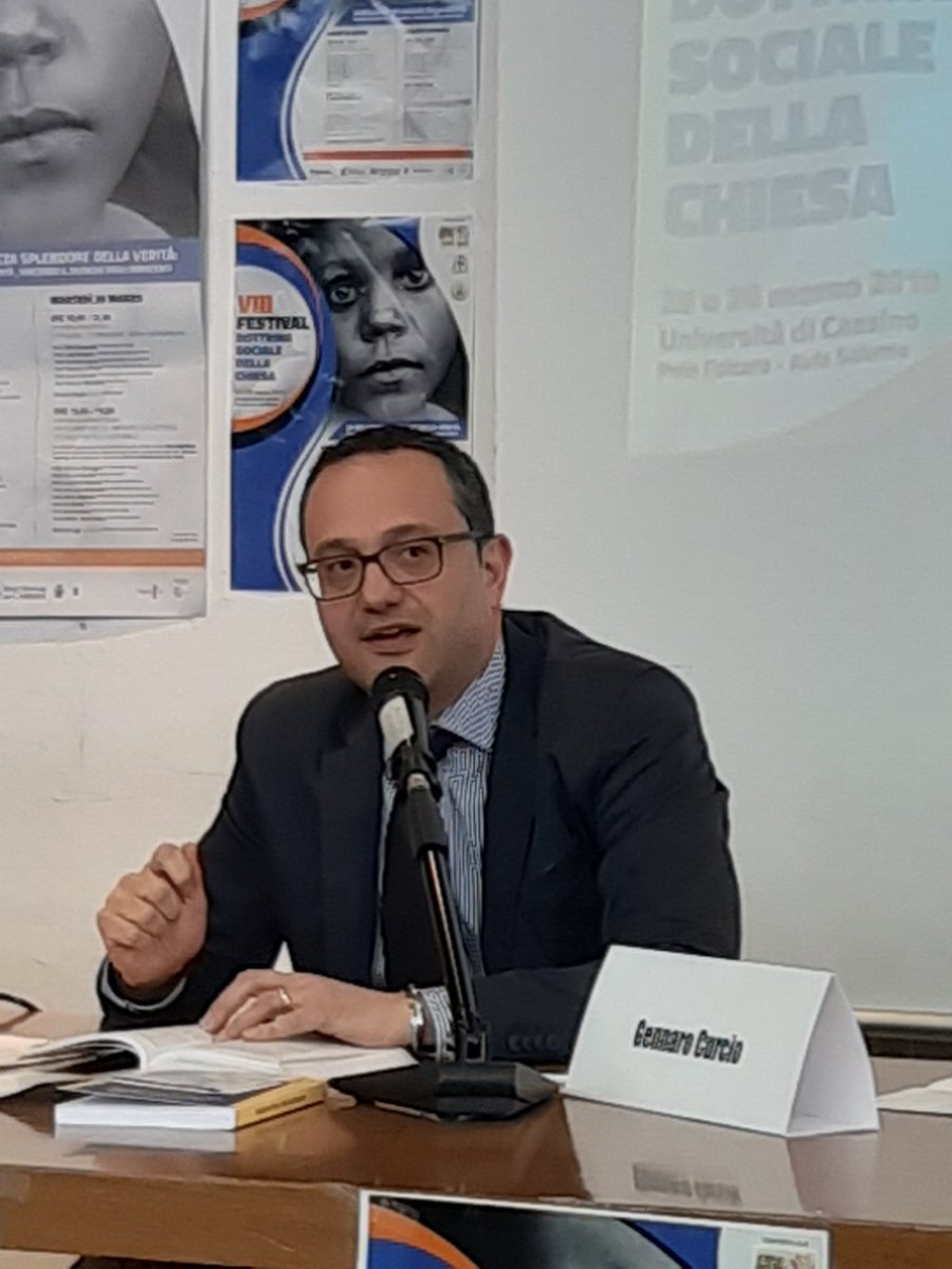 ComitatoSALE's tweet photo. vero politico dovrebbe essere un artista del bello. Dovrebbe essere colui che crea la bella cittadinanza". Gennaro Curcio ospite del Festival Della dottrina Sociale della Chiesa #festivaldsc https://t.co/cPmqcVrTlv