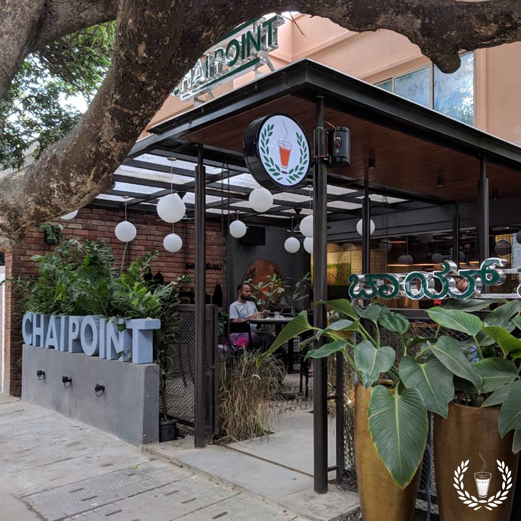 Chai_Point's tweet photo. This store of ours is on one of the most sought-after locations in #Bangalore known for it's bustling, vibrant crowds.
Drop a comment if you recognise this store and dont forget to tag your #Hangout buddies!
#guess #guessthestore #TuesdayThoughts #TuesdayMotivation #chai https://t.co/SnFKUP6Yuu