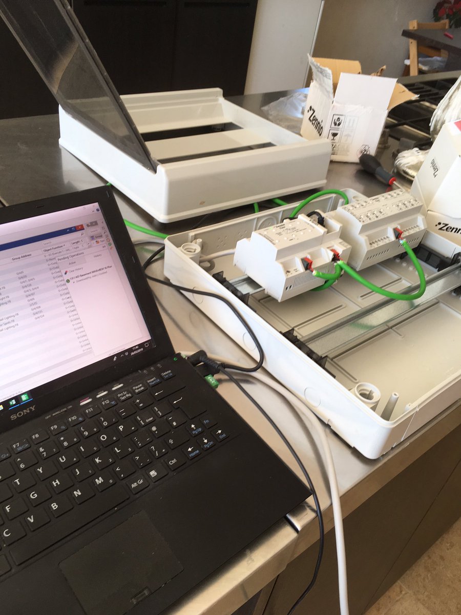 HelloDmoti's tweet image. Aujourd’hui nous ajoutons une Zennio MaxinBox16 pour nos clients pour controller l’ éclairage et chauffage de leur terrasse. Avec Knx nous pouvons évoluer votre système avec vos besoins #knx #knxprojects #smarthome #maisonintelligente @Zennio_fr @KNXassociation @Domotiques