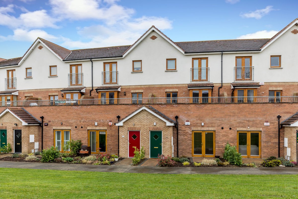 PropertyShop3's tweet photo. #newtomarket THE PROPERTY SHOP welcomes the truly impressive No. 45 Summerseat Crescent #Clonee #Meath #Dublin15 #2bed #apartment #showhouse #space #decor #style https://t.co/6v8cIQu1x3 @MyHomeProperty #firsttimebuyer #investment Call now to arrange viewing on 018260999 https://t.co/NnSTgEIXjd