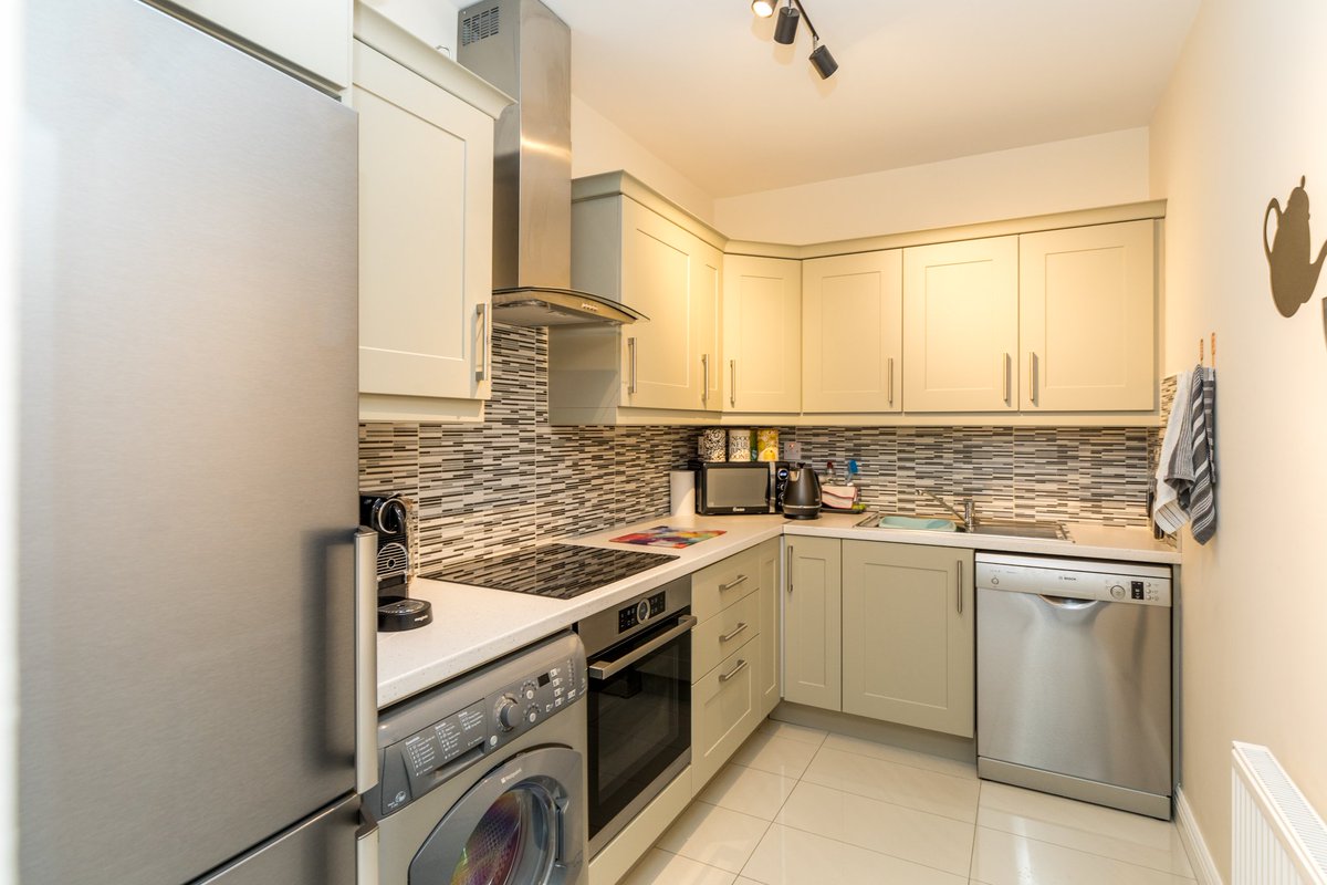 #newtomarket THE PROPERTY SHOP welcomes the truly impressive No. 45 Summerseat Crescent #Clonee #Meath #Dublin15 #2bed #apartment #showhouse #space #decor #style myhome.ie/4321654 <a href="/MyHomeProperty/">MyHome</a> #firsttimebuyer #investment Call now to arrange viewing on 018260999