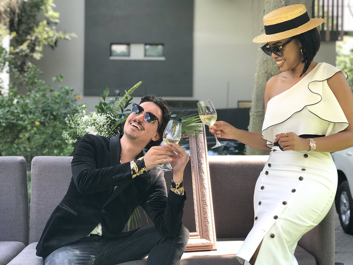 Likers_2Do's tweet photo. The Joburg Foodie and The STUNNING Kefi ❤️
Luxury ereng?
#TwoPeasInAPod #GardenParty #ExtravagantLife #WineHouseRestaurant #BoutiqueHotel https://t.co/w2JhZSQltI