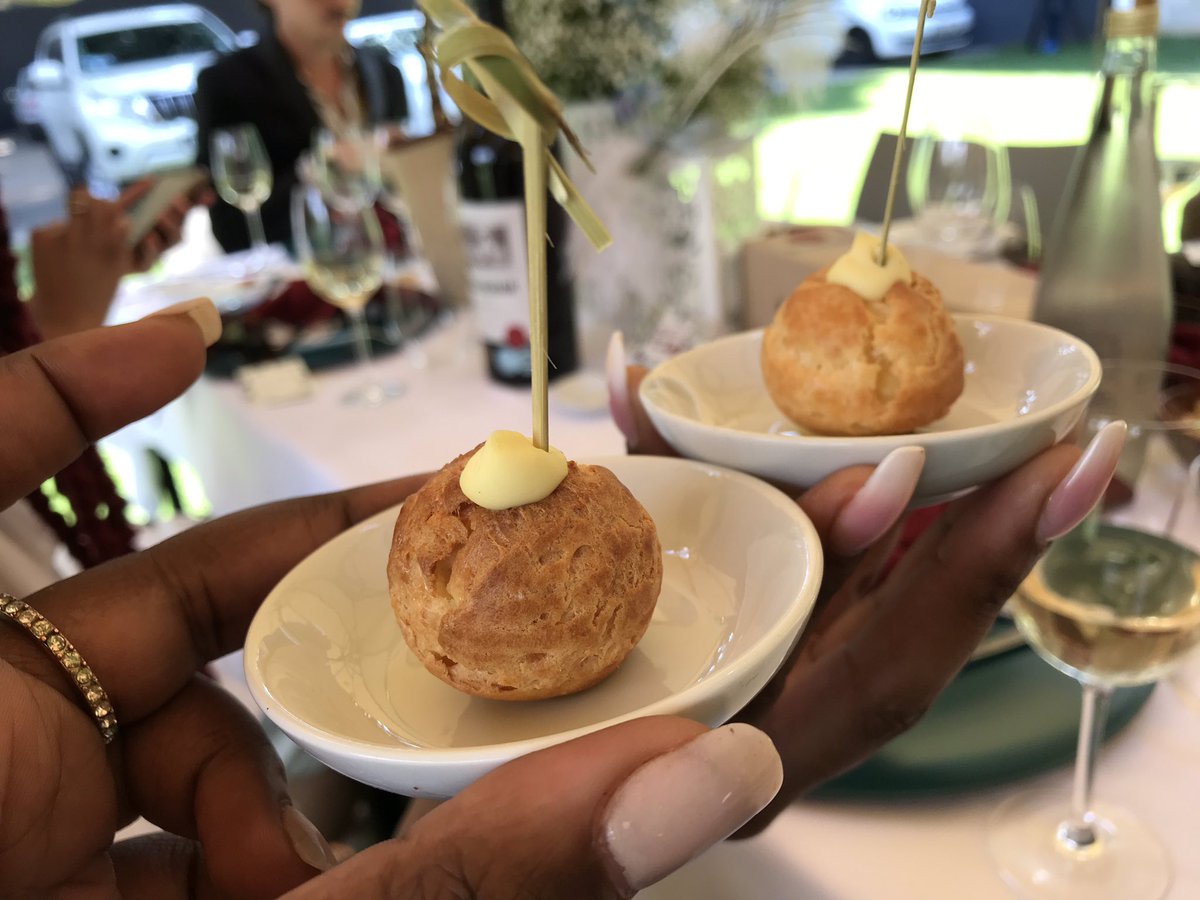 Likers_2Do's tweet photo. Even the snacks are bougee ...👌🏾
#TwoPeasInAPod #GardenParty #ExtravagantLife #WineHouseRestaurant #BoutiqueHotel https://t.co/wpXdThKZaw