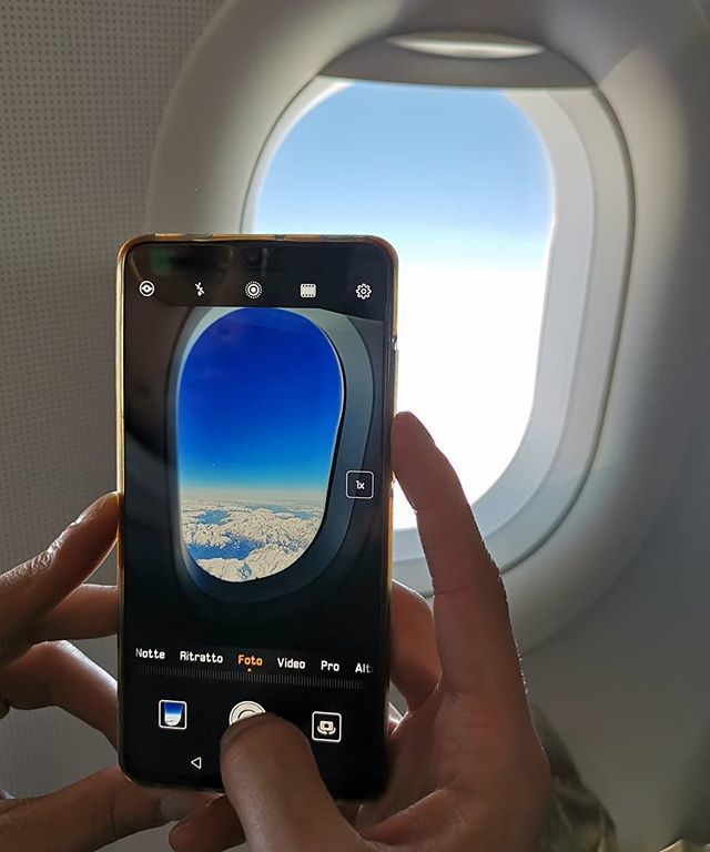 gabecnc's tweet photo. On #cloudnumber9! Flying to #paris for #huawei #huaweip30 and #huaweip30pro launch!
Grazie al mio compagno di viaggio per questo volo @leperledipinna che mi ha sopportato per 1 ora e mezza! @huaweimobileit @huaweimobile #P30 #P30pro #makeitpossible #rewr… https://t.co/xWSpznPZxz https://t.co/RStvbzgxpN