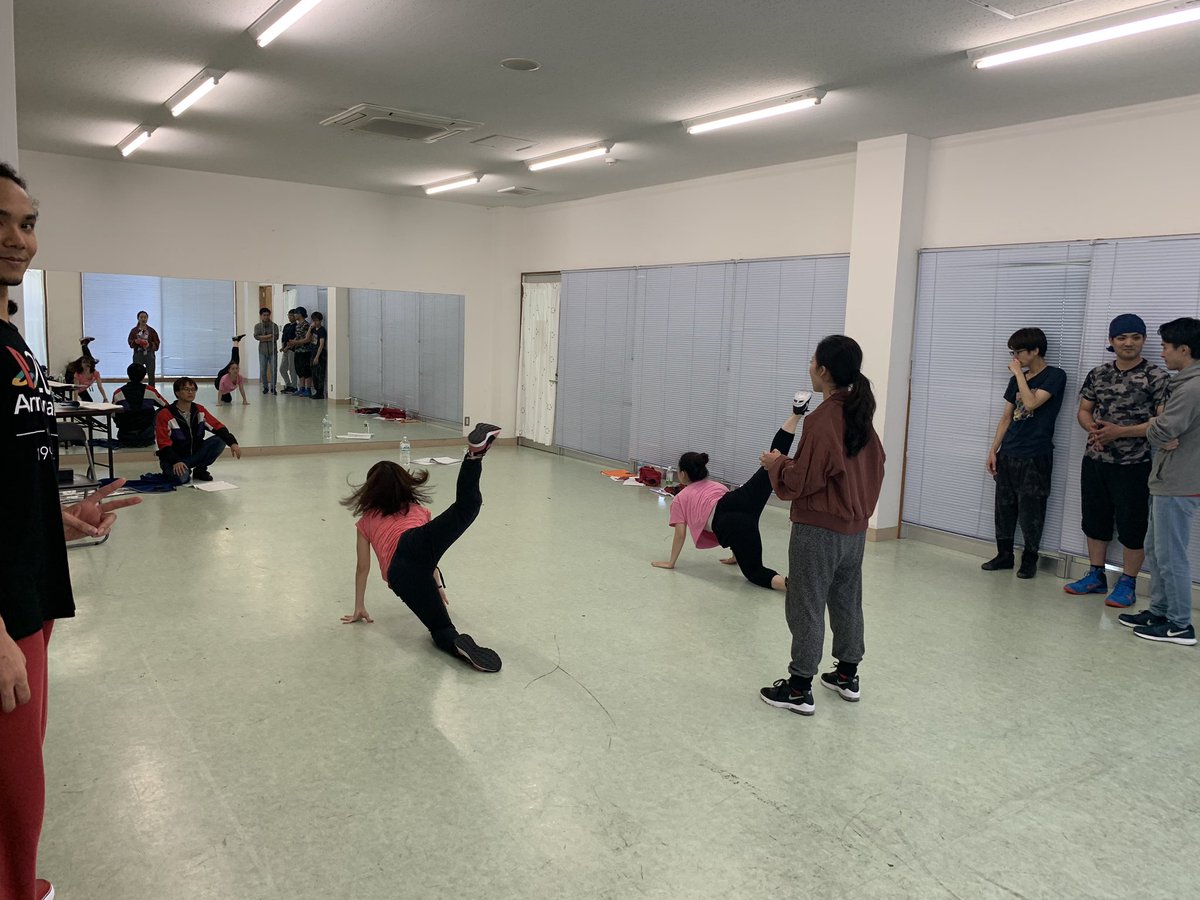 kanae0756's tweet photo. 見切れてるキーシャンがじわじわくる‥。

Musical Live! 「Joyful+plus」稽古でしたー！日に日に磨きがかかるのが楽しい作業です(^^)♡ 本番まであと‥11日！！！がんばりまっす！(*´꒳`*)
#joyful #joyfulplus https://t.co/FKOdn5YUro